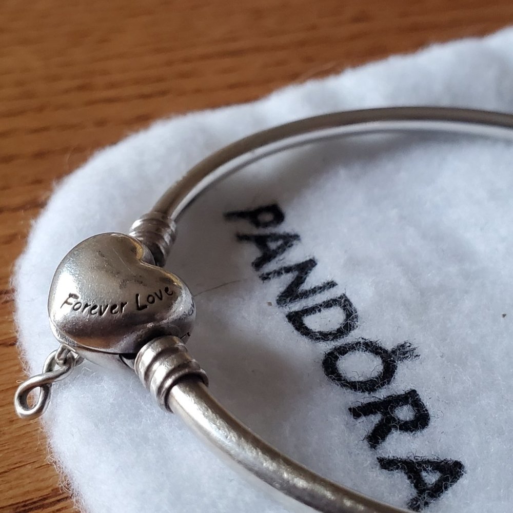 Pandora Moments Heart Clasp Bangle Size small 6.3 inches